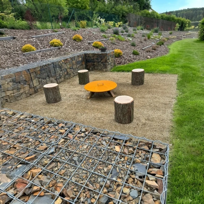 Venkovní špalky k ohništi 