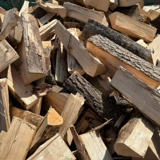 Tvrdé sypané dřevo 